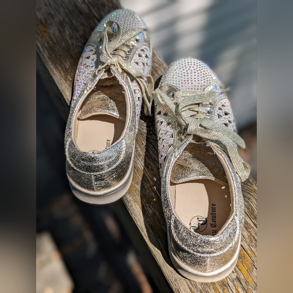 Lady Couture Paris Low Top Laser Cut Sneaker With Rhinesones, Gold - size 38 - Picture 9 of 11